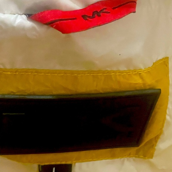 MICHAEL KORS (MEN’S WINTER PUFFER JACKET) *YELLOW* (AUTHENTIC) (LIKE-NEW) - Picture 5 of 5